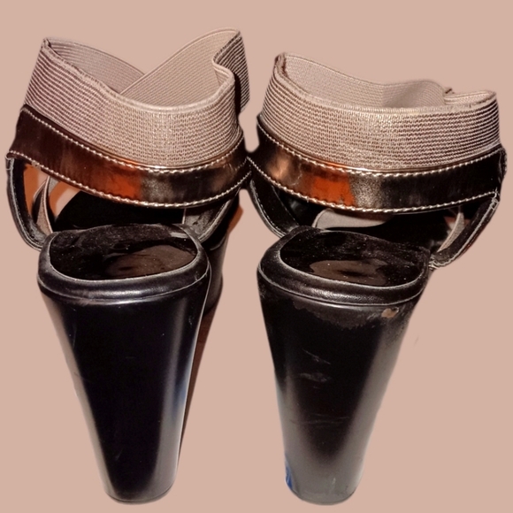 Charles By Charles David Black and Pewter Gray Metallic Wedges Size 9.5 - Picture 3 of 3